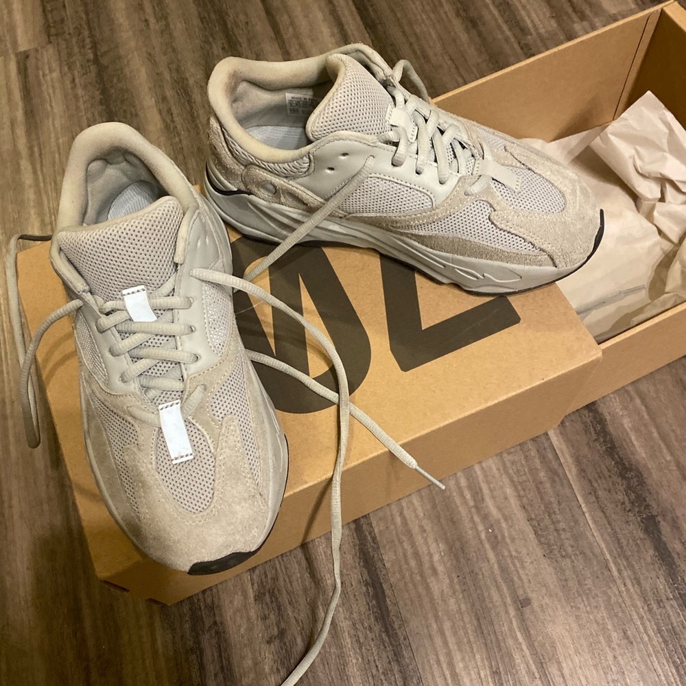 Yeezy 700 great condition worn once!